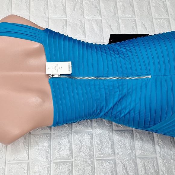 BEBE Pretty Baby Pleated One Strap Dress Fitted Bodycon Asymmetrical NWT - Picture 6 of 11